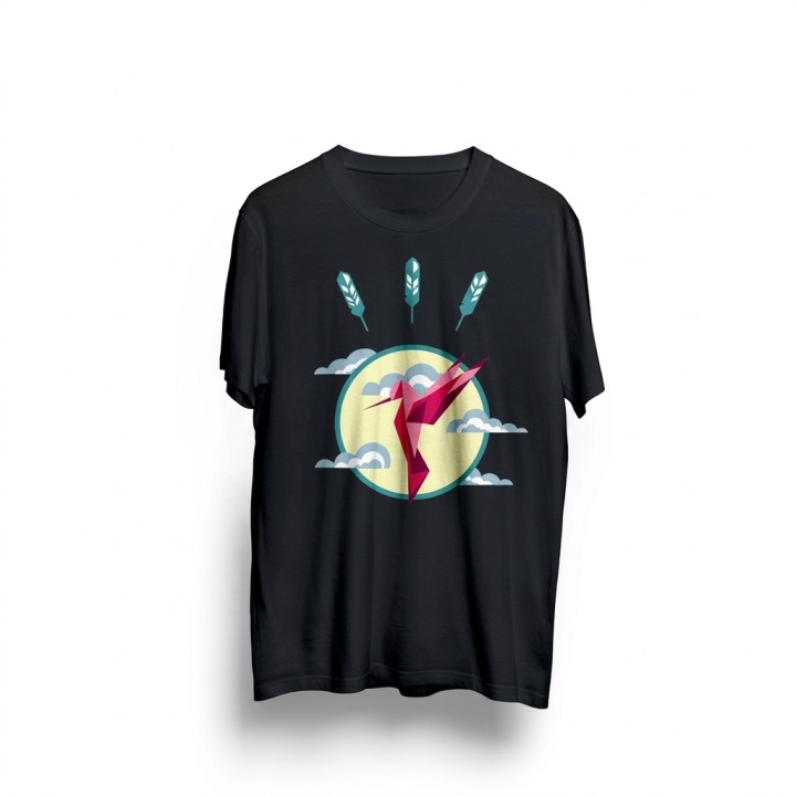 Camiseta Negra Colibrí Geométrico y Plumas