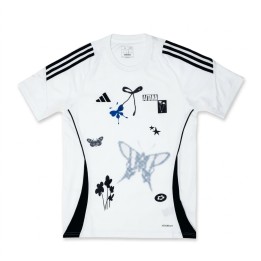 Camiseta Adidas Aitana AEROREADY Blanca con Gráficos Exclusivos